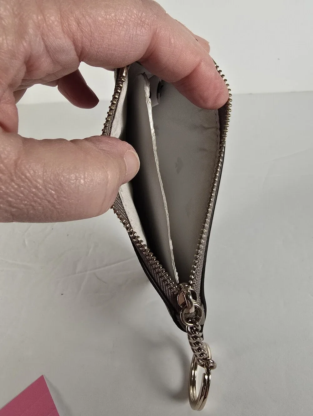 NWT Kate Spade New York Taupe Saffiano Leather L-Zip Card Holder With Keychain